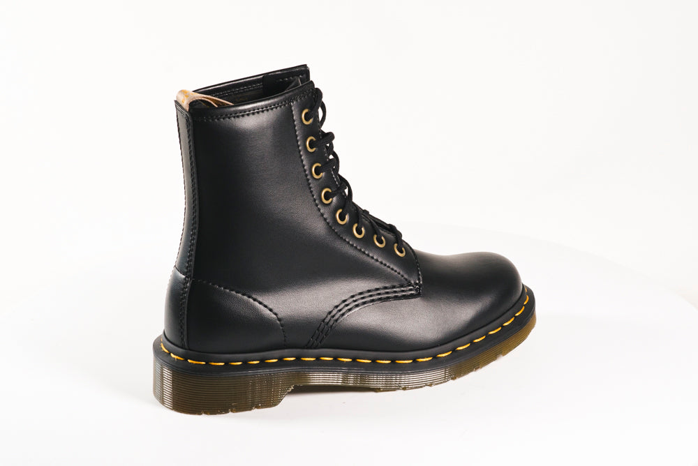 Dr martens 146 2025 black vegan