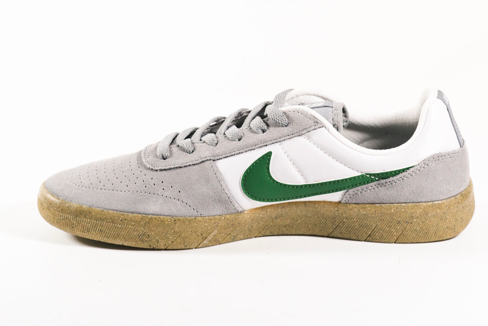 Nike sb team hot sale classic white