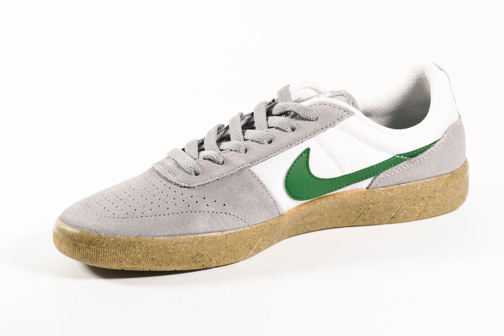 Nike sb sale team classic trainers