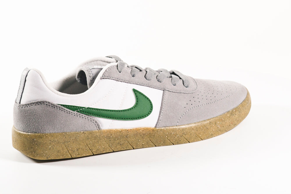 Nike sb sale team classic shoes