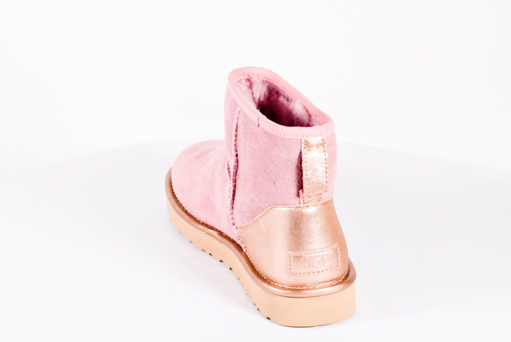 Pink hot sale metallic uggs