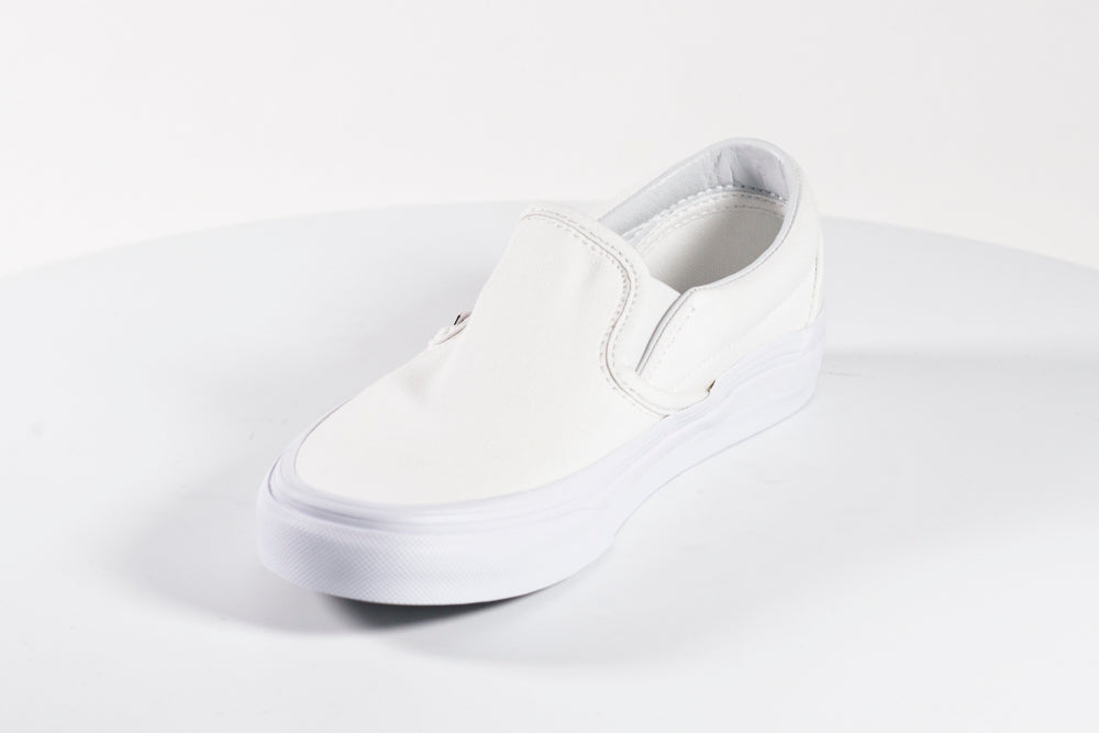 Famous footwear white hot sale slip on vans