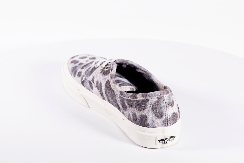 Fuzzy leopard vans shop